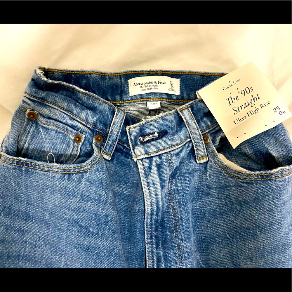 Abercrombie & Fitch ‘90s Ultra High Rise Straight Jean